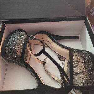 Lia - Black Sparkly Lace - Size 11